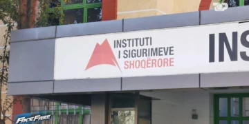 Marrëveshja e pensioneve Shqipëri-Itali u dha të drejtën, por jo pensionin! Emigrantët prisnin prej muajsh, ISSH shpjegon vonesat