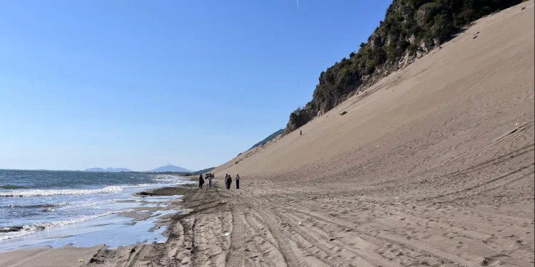 Momente tmerri te “Rana e Hedhun” : Dallga përpin Pesë shokë! Dyshohet për dy viktima
