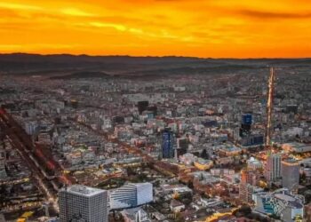 Tirana po kthehet në një “ishull nxehtësie”, Studiuesit ngrenë alarmin: betoni po..