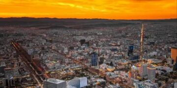 Tirana po kthehet në një “ishull nxehtësie”, Studiuesit ngrenë alarmin: betoni po..