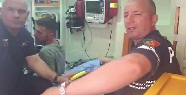 Protestuesi i arrestuar gjatë tubimit para Parlamentit dërgohet në spital pas përkeqësimit të gjendjes shëndetësore