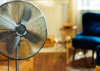 Truket e thjeshta se si të freskoni dhomën gjatë valës së të nxehtit
