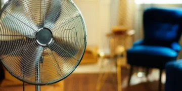 Truket e thjeshta se si të freskoni dhomën gjatë valës së të nxehtit