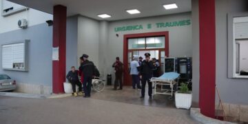 AKSIDENT I TMERRSHËM/ Kush janë nënë e bijë që humbën këmbët