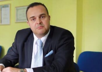 Mjeku shqiptar jep lajmin e mirë: Parandalon komplikacionet e vaksinave si dhe për ata që kanë kaluar long Covid..