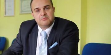Mjeku shqiptar jep lajmin e mirë: Parandalon komplikacionet e vaksinave si dhe për ata që kanë kaluar long Covid..