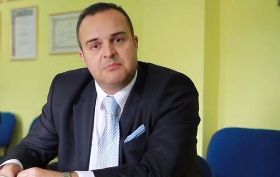 Mjeku shqiptar jep lajmin e mirë: Parandalon komplikacionet e vaksinave si dhe për ata që kanë kaluar long Covid..