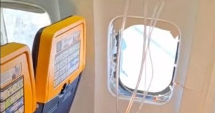 Panik në fluturimin e Ryanair, thyhet dritarja, plagoset pasagjeri (Video)