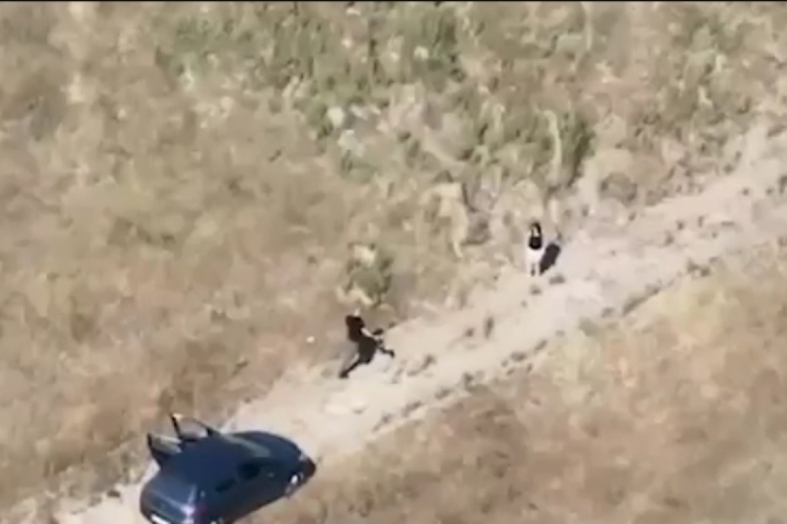 Dalin pamjet: Momenti kur shpëtohet nga policia Rozalinda Plaka nga makina e Refitit (Video)