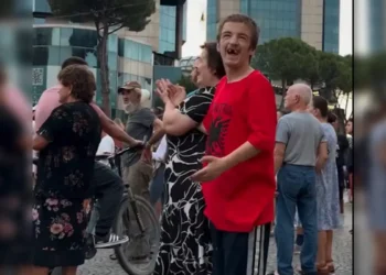 Nënë Fileja dhe djali i saj autik kanë nevojë për ndihmën e shqiptarëve