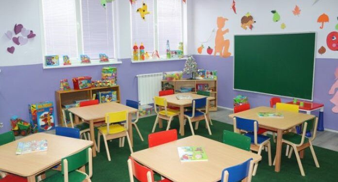 Dhunohet fëmija në kopshtin në Tiranë, edukatorja arrestohet në flagrancë