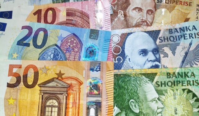 Lamturimirë lek? Shqipëria bëhet gati për euron si para kombëtare