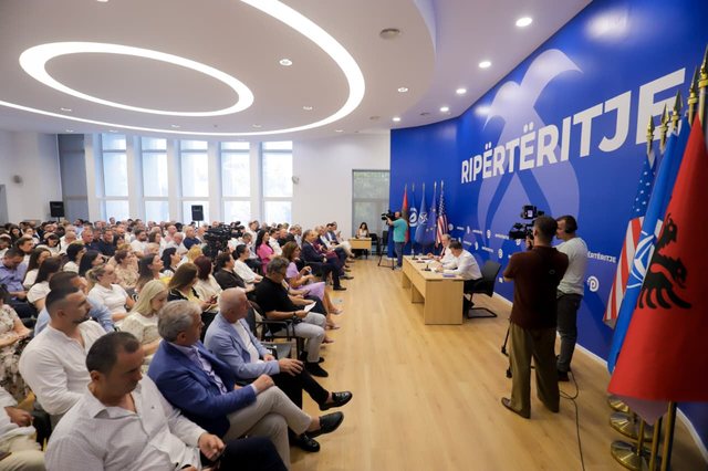 Përfundon numërimi në PD, zgjidhen 20 anëtarët e rinj të Kryesisë. Alimehmeti dhe Qosja për herë të parë..