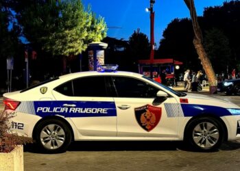 Sherr me thika për parkimin në Tiranë, 3 në pranga e 1 në kërkim