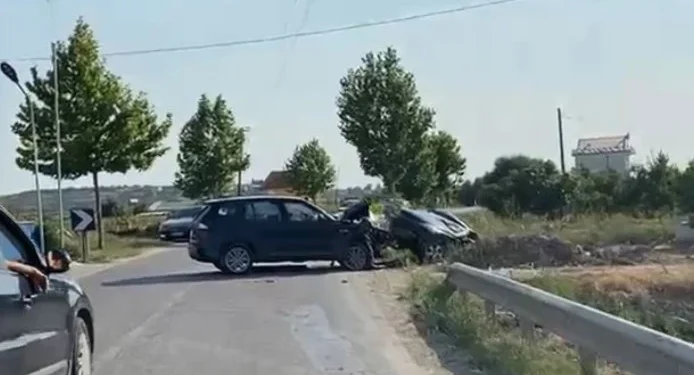 Aksident me vdekje në Divjakë/ Humb jetën 39-vjeçari, plagosen 5 të tjerë