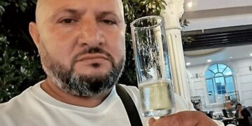 Sherri nisi para pallatit/ Ky është shqiptari që vrau gruan e tij dhe më pas veten në Athinë, merrej me… (EMRI)