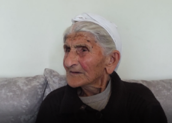 “Refuzon të rri pa punuar”  Gruaja më e vjetër në Shqipëri feston 117-vjetorin. Familjarët tregojnë se ushqehet me..