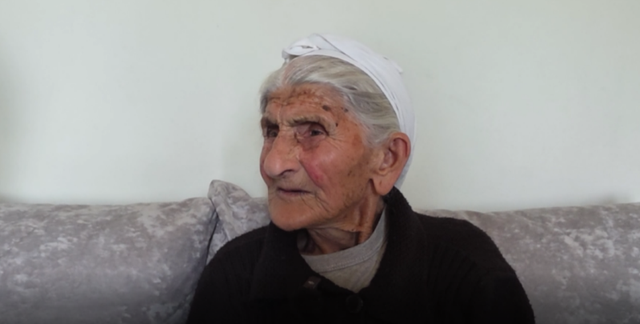 “Refuzon të rri pa punuar”  Gruaja më e vjetër në Shqipëri feston 117-vjetorin. Familjarët tregojnë se ushqehet me..
