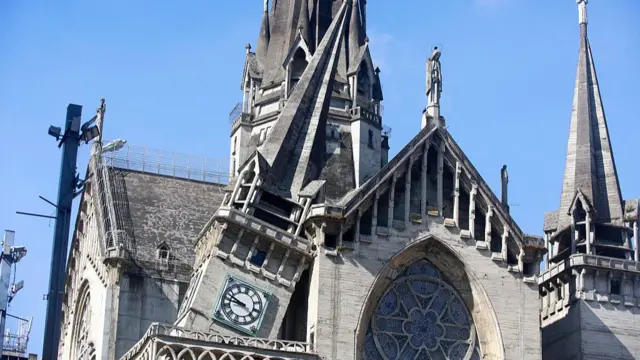 Kolumbi/ Dalin Videot tmerruese nga tërmeti me mbi 140 të vdekur..