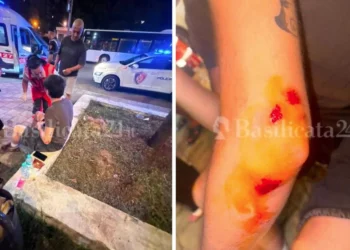 “Na rrahën në mes të sheshit”, turistët italianë denoncojnë të rinjtë në Tiranë, dhe publikojnë fotot: As policia nuk ndërhyri..