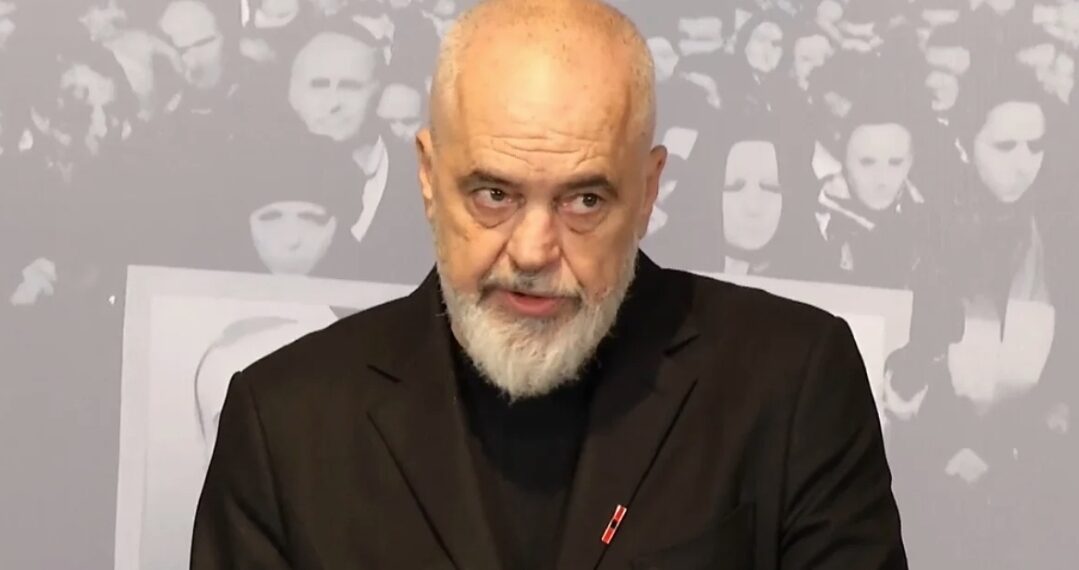 “Plas” sherri/ Kush janë dy kryebashkiakët socialistë që u larguan nga mbledhja me Ramën