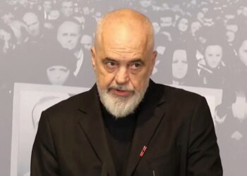 “Plas” sherri/ Kush janë dy kryebashkiakët socialistë që u larguan nga mbledhja me Ramën
