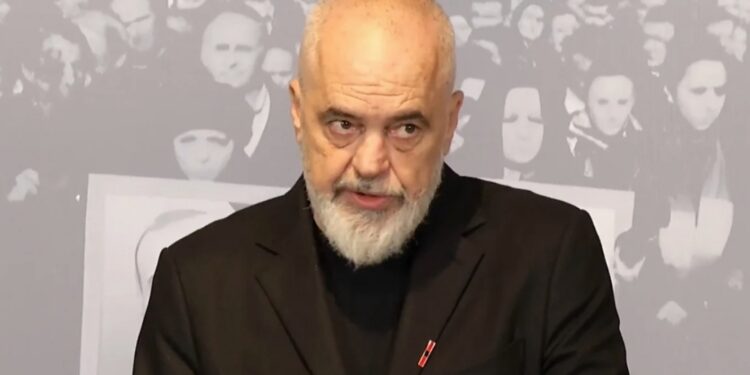 “Plas” sherri/ Kush janë dy kryebashkiakët socialistë që u larguan nga mbledhja me Ramën