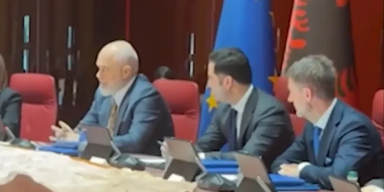Rama kryen LËVIZJEN urgjente në fund të Gushtit, furtunë në qeveri…