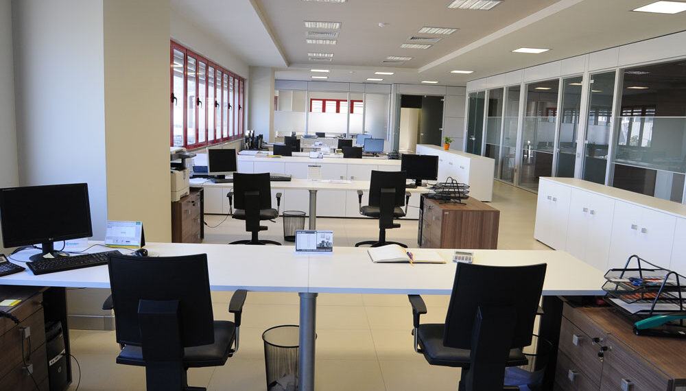 “Hapen mbi 1200 vende pune në administratë”/ Njotimi i rëndësishëm: deri në 16 gusht..