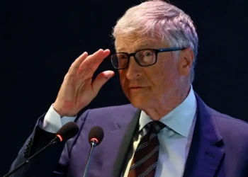 “Do ndodhë në më pak se 10 vite..” Bill Gates shokon me deklaratën: Mjekët dhe mësuesit do të..