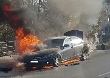 Pse marrin flakë makinat? Çdo javë digjen 5 automjete, ekspertët tregojnë se ku gabojnë shoferët