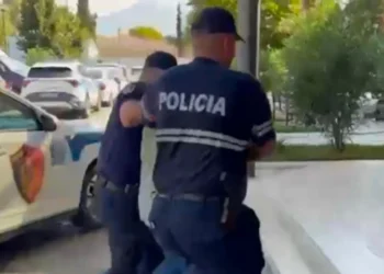 Kush është personi që plagosi rëndë administratorin e pallatit në Tiranë, sherri nisi për linjën e ujit të pijshëm