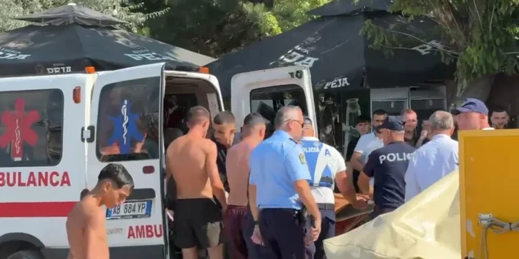 Tragjedi në Pogradec/ I riu ndërron jetë në liqen pasi u hodh në ujë nga varka..