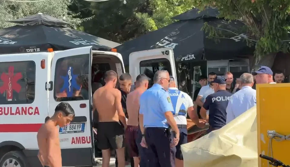 Tragjedi në Pogradec/ I riu ndërron jetë në liqen pasi u hodh në ujë nga varka..
