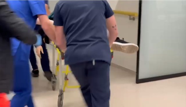 E rëndë në Itali! Shqiptari bie nga kati i tretë, dërgohet me urgjencë në spital. Cfarë ndodhi?