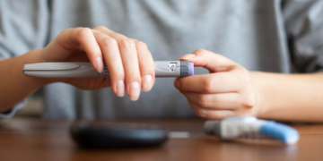 Nga etja te mpirja e këmbëve, ja disa shenja të fshehta të diabetit që nuk duhet t’i injorojmë..