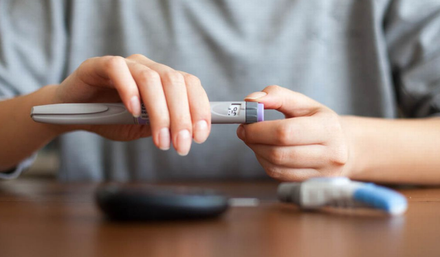 Nga etja te mpirja e këmbëve, ja disa shenja të fshehta të diabetit që nuk duhet t’i injorojmë..