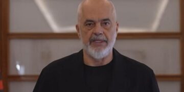 Rama ndryshon planin, anulon konferencën për mediat, do t’u drejtohet qytetarëve me..