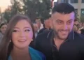 E pazakontë/ I riu i propozon për martesë në ceremoninë e diplomimit, 23-vjeçarja surprizohet para mijëra studentëve