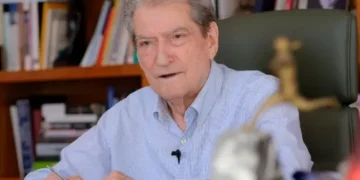 Sali Berisha nxjerr emrat e 3 gazetarëve që bashkëpunonin me Vlora Hysenin