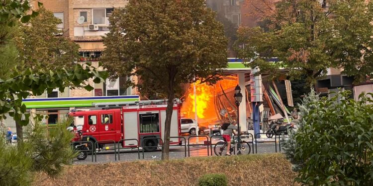 Detaje nga shpërthimi i karburantit në Tiranë. Shembet godina njëkatëshe, 3 të plagosur