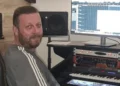 “Do ta paguash çdo lot”/ Doli në videot, këngëtarja kërcënon Adi Hilën: Nuk shoh dot babain tim në sy, kam ikur nga shtëpia…